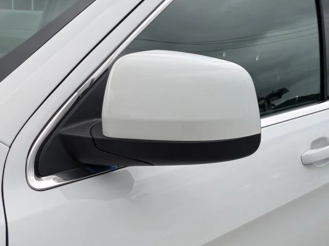 Used 2020 Bright White Clearcoat Jeep Laredo image 12
