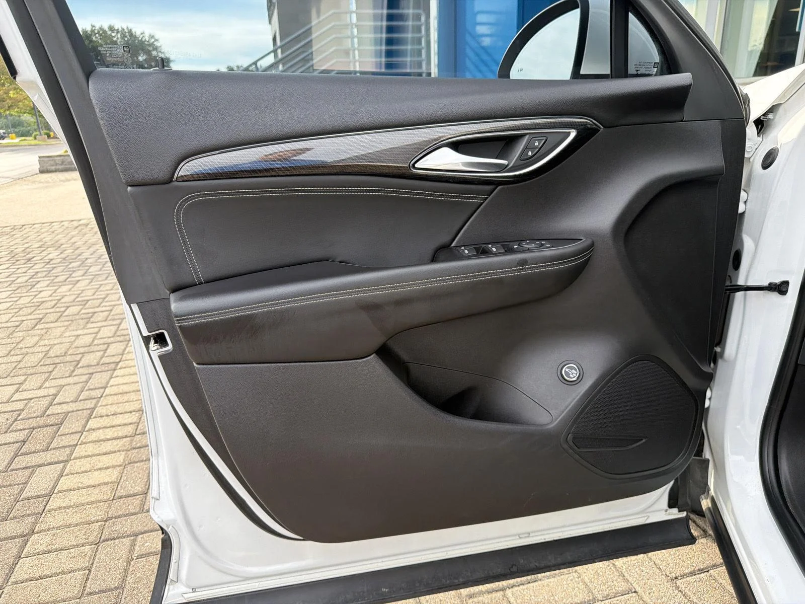 Used 2021 SUMMIT WHITE Buick Preferred image 11