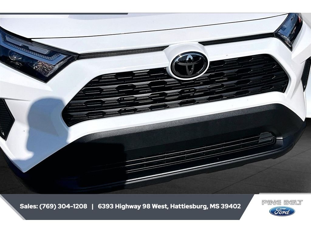 Used 2024 Ice Cap Toyota XLE image 5