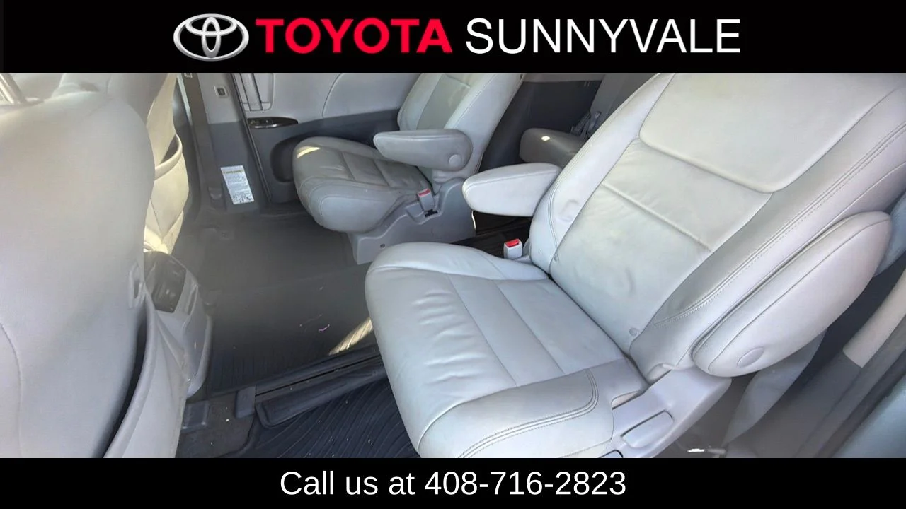 Used 2017 Blue Toyota XLE Premium image 6