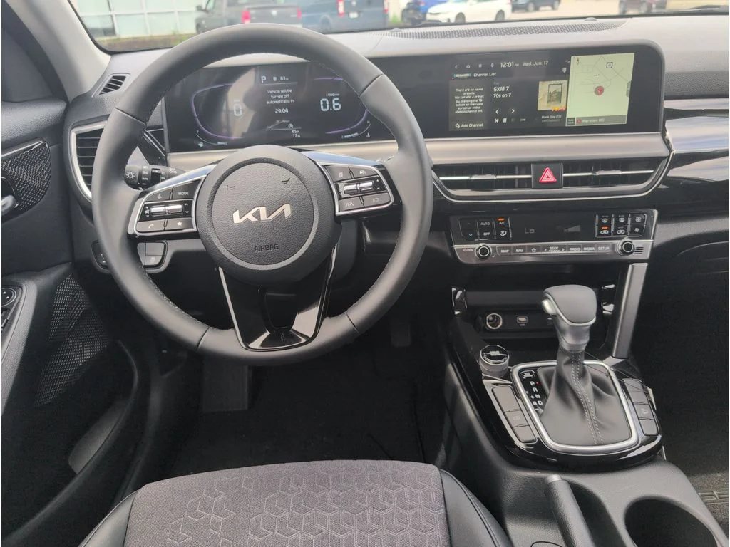 New 2026 Snow White Pearl Kia S image 31