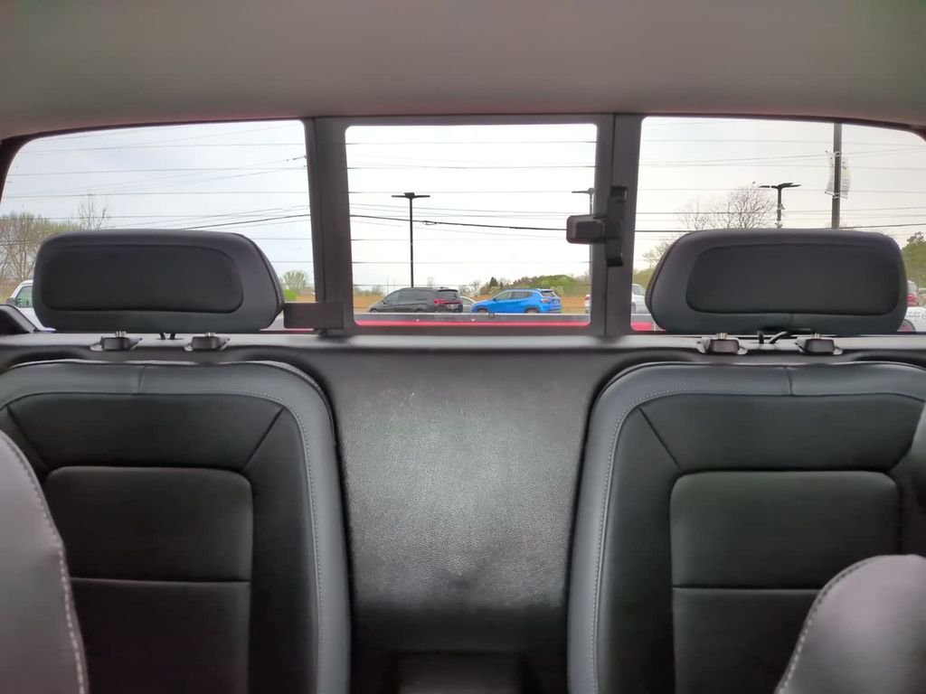 Used 2022 Red Chevrolet Z71 image 29
