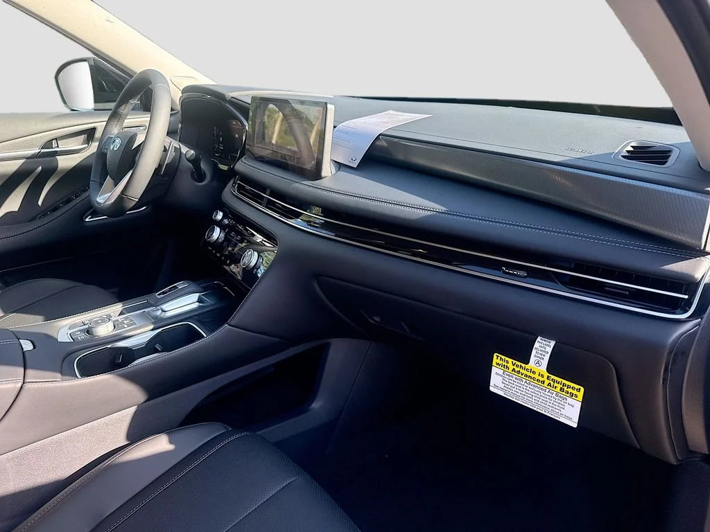 New 2027 MINERAL BLACK INFINITI Luxe FWD image 32