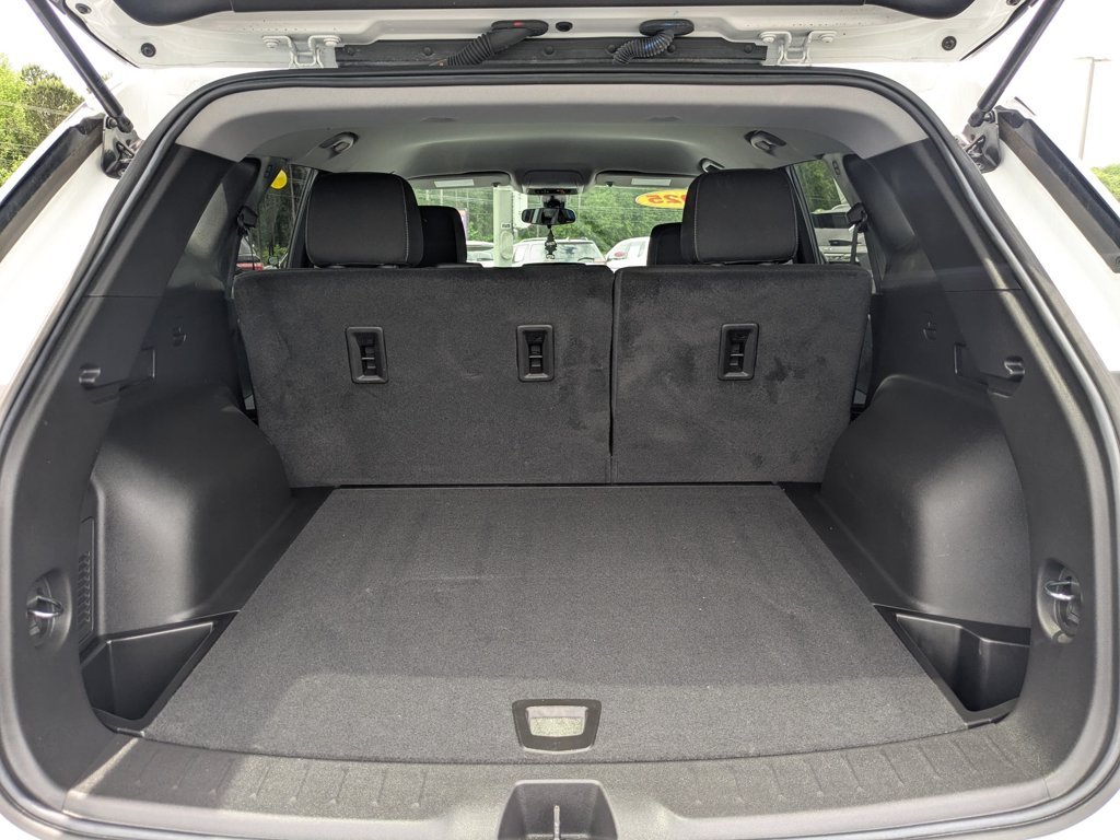Used 2025 Summit White Chevrolet LT image 24