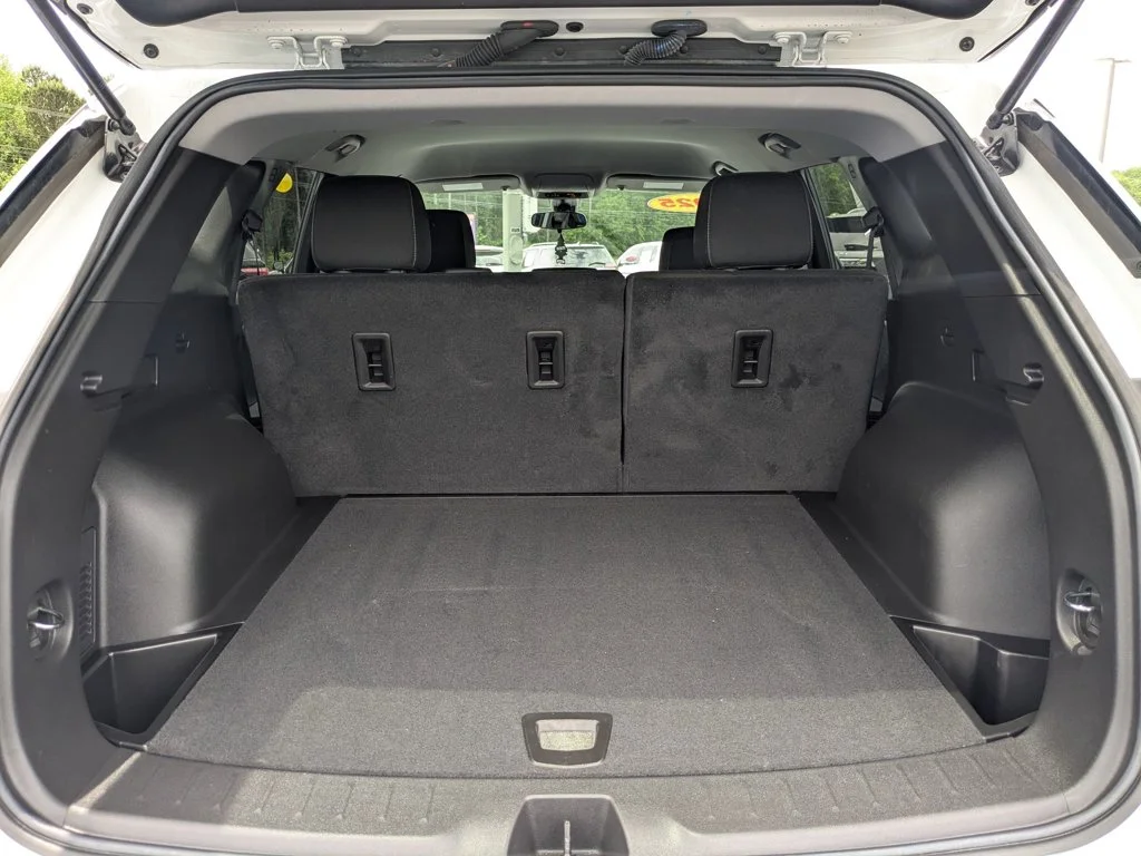 Used 2025 Summit White Chevrolet LT image 24