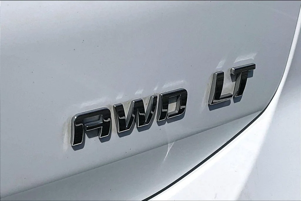 Used 2021 White Chevrolet LT image 24