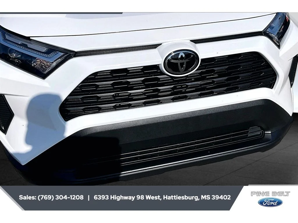 Used 2024 Ice Cap Toyota XLE image 5