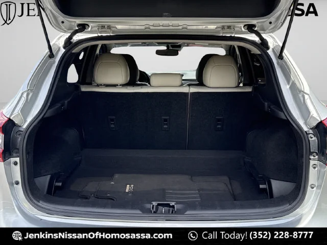 Used 2021 Silver Nissan SL image 19