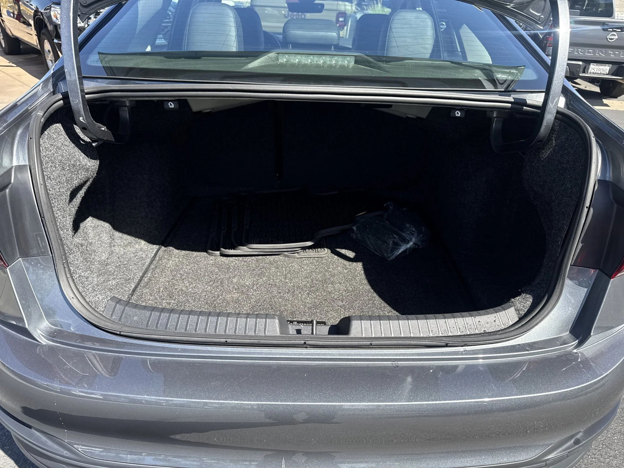 Certified Used 2025 Platinum Gray Metallic Volkswagen SE image 30