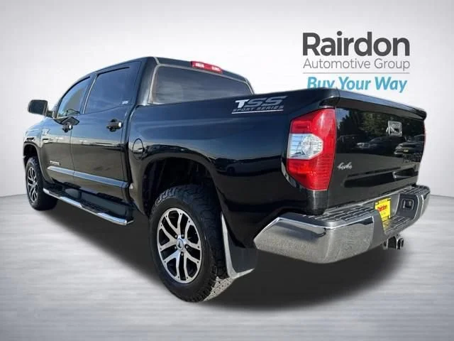 Used 2018 Midnight Black Metallic Toyota SR5 image 5