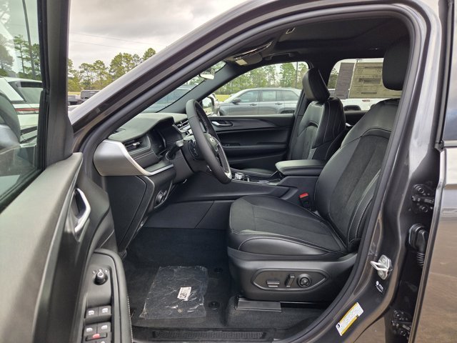 New 2025 Baltic Gray Metallic Clear-Coat Exterior Paint Jeep Altitude X image 14