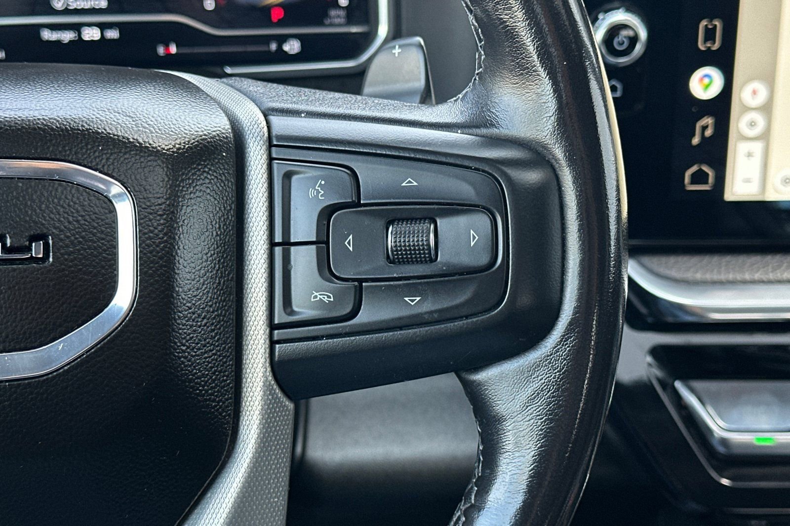 Used 2022 Onyx Black GMC Denali image 32