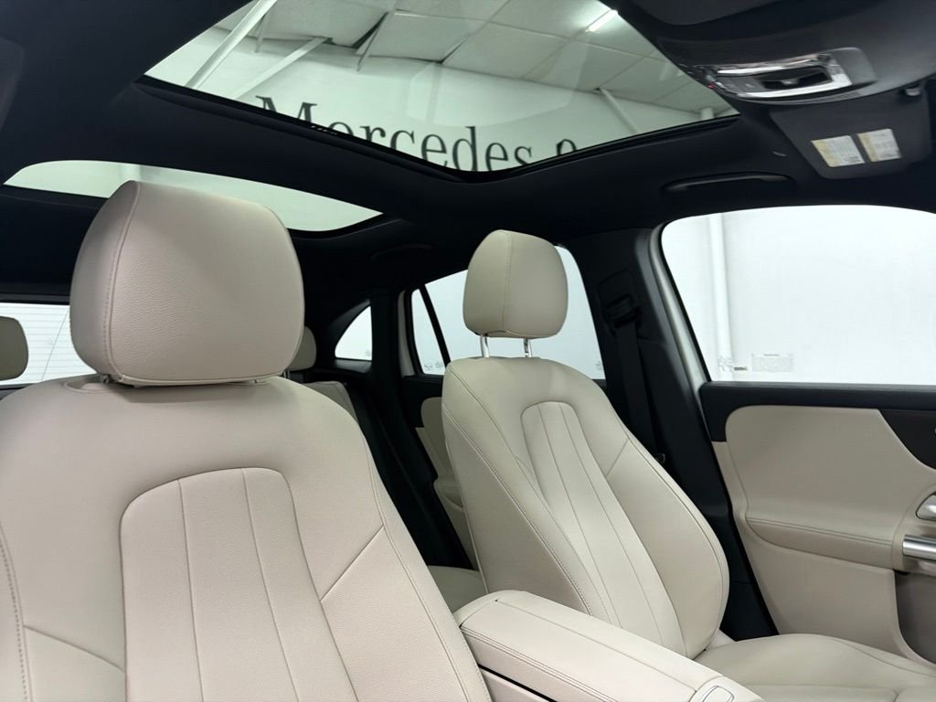 New 2026 Polar White Mercedes-Benz GLA 250 image 29