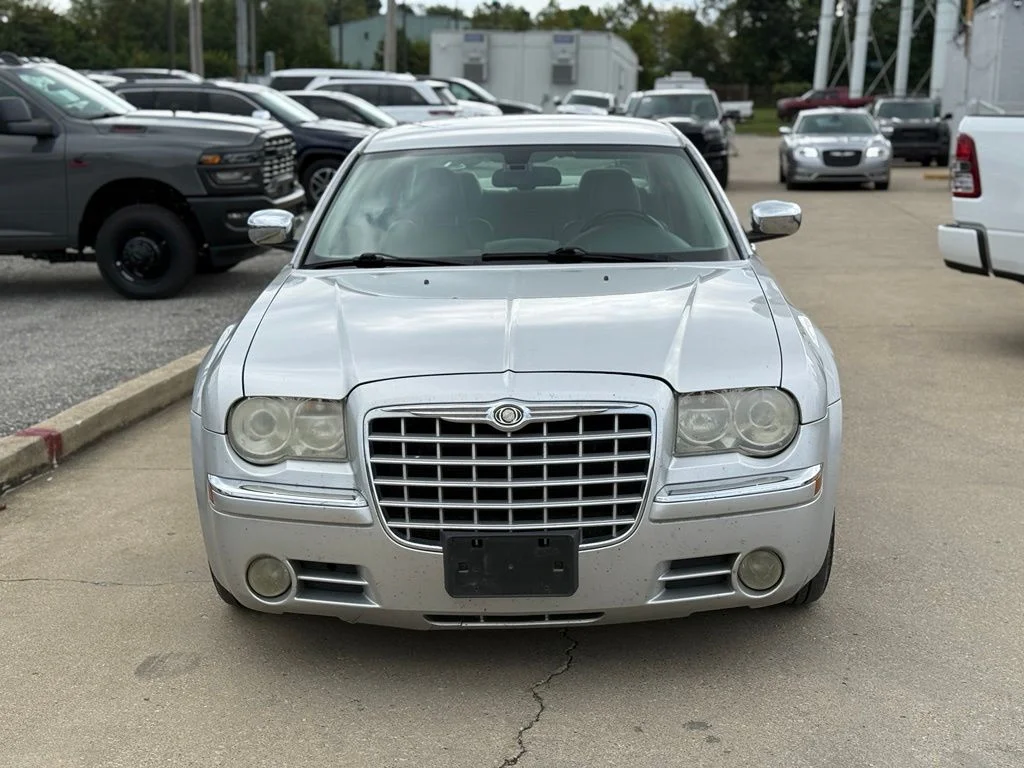 Used 2007 Silver Chrysler Base image 3