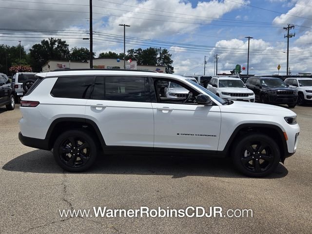 New 2026 Bright White Clear-Coat Exterior Paint Jeep Limited image 14