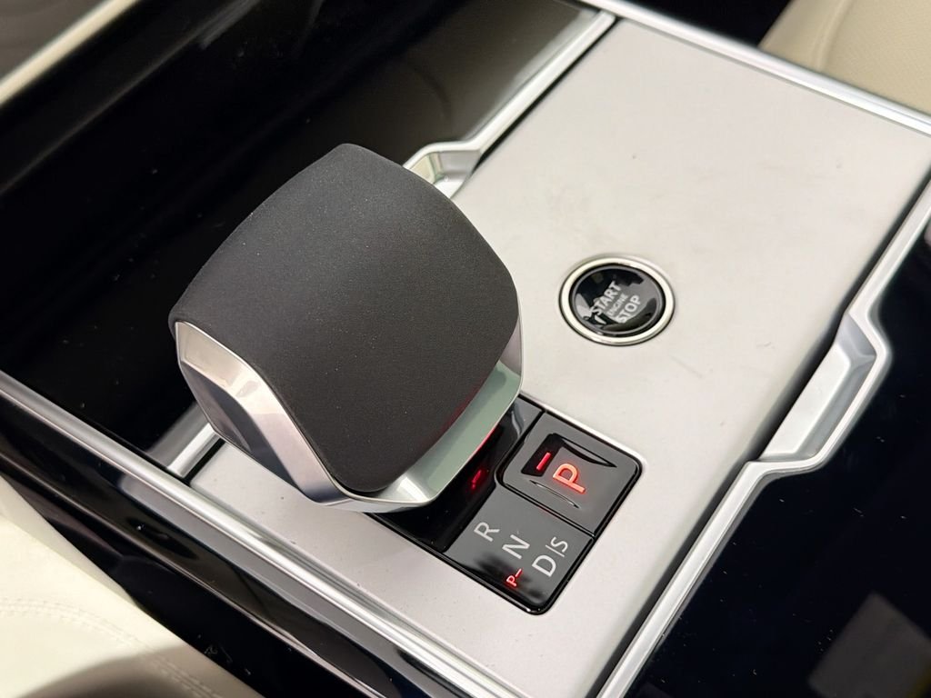 New 2026 Ostuni Pearl White Land Rover SE image 17