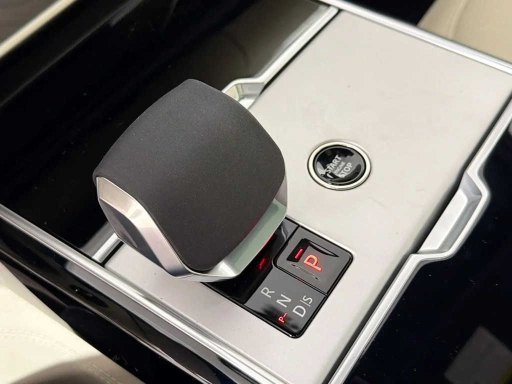 New 2026 Ostuni Pearl White Land Rover SE image 17