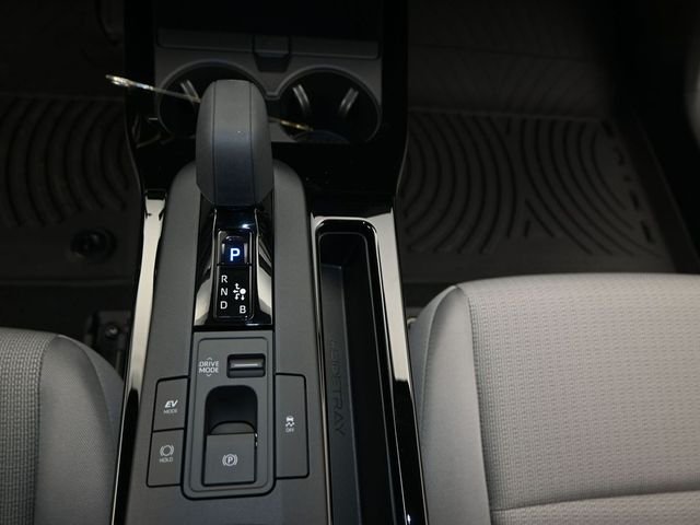 2026 Toyota Prius LE - Photo 8
