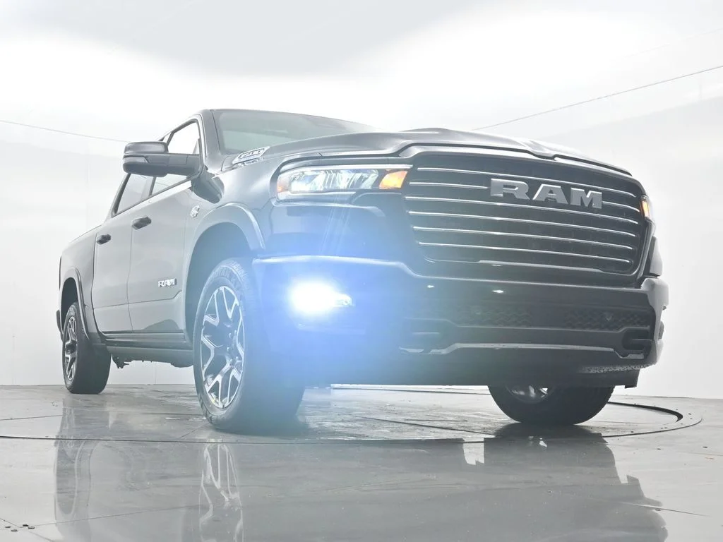 New 2026 Diamond Black Crystal Pearl-Coat Exterior Paint RAM Laramie image 34