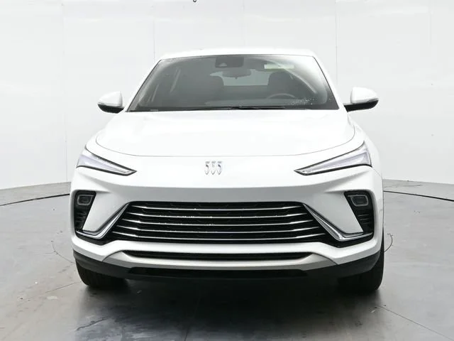 Used 2025 Summit White Buick Preferred image 2