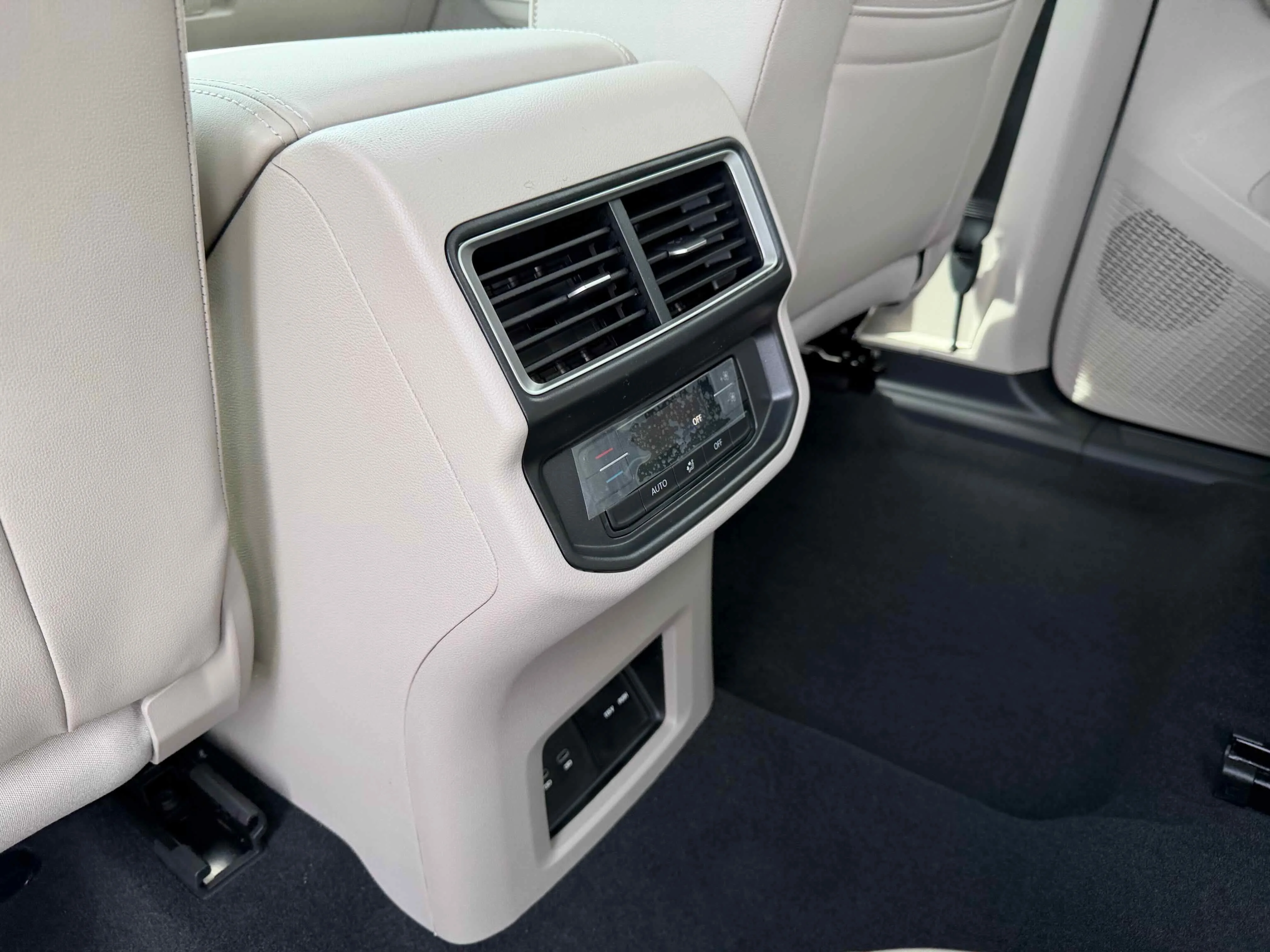 New 2026 Opal White Volkswagen 2.0T SE w/Technology image 28