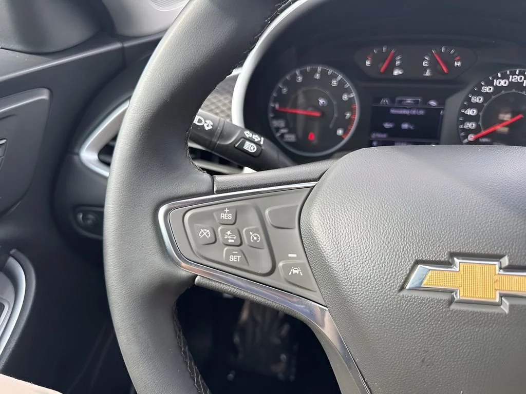 Used 2024 Summit White Chevrolet 1LT image 16