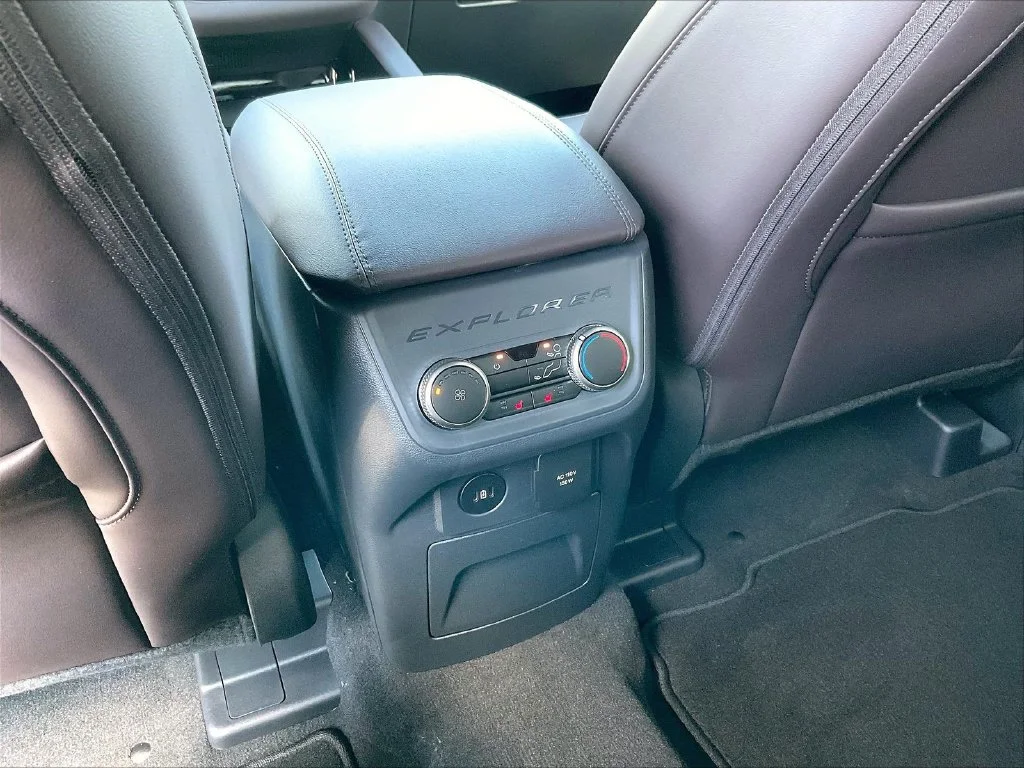 New 2026 Star White Metallic Tri-Coat Ford Platinum™ image 18