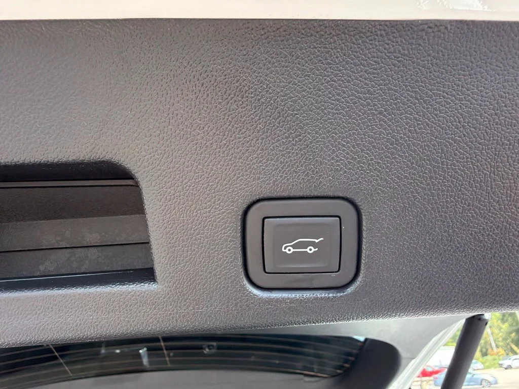 Used 2026 Summit White GMC Elevation image 35