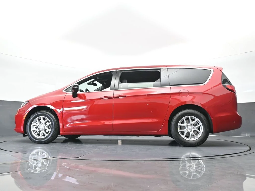 New 2026 Red Hot Pearl-Coat Exterior Paint Chrysler Select image 54