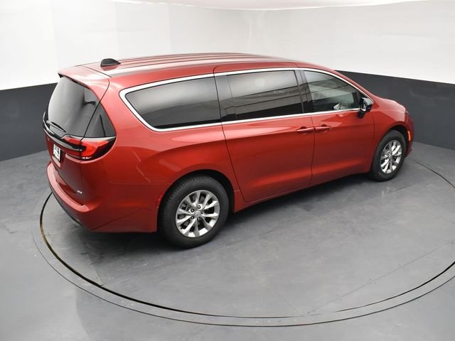 New 2026 Red Hot Pearl-Coat Exterior Paint Chrysler Select image 18