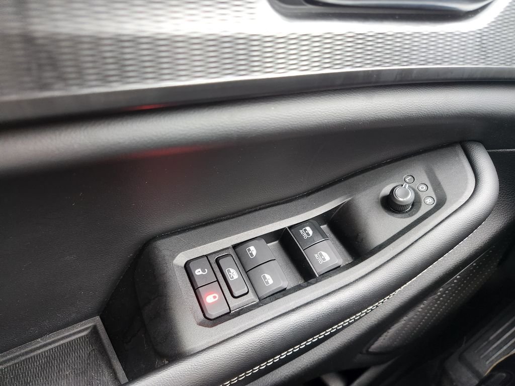 Used 2024 Silver Jeep Laredo image 14