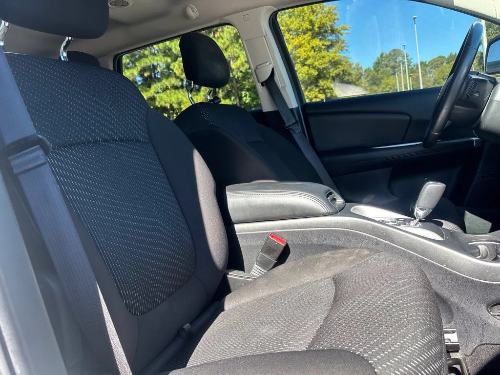 Used 2017 White Dodge SXT image 40
