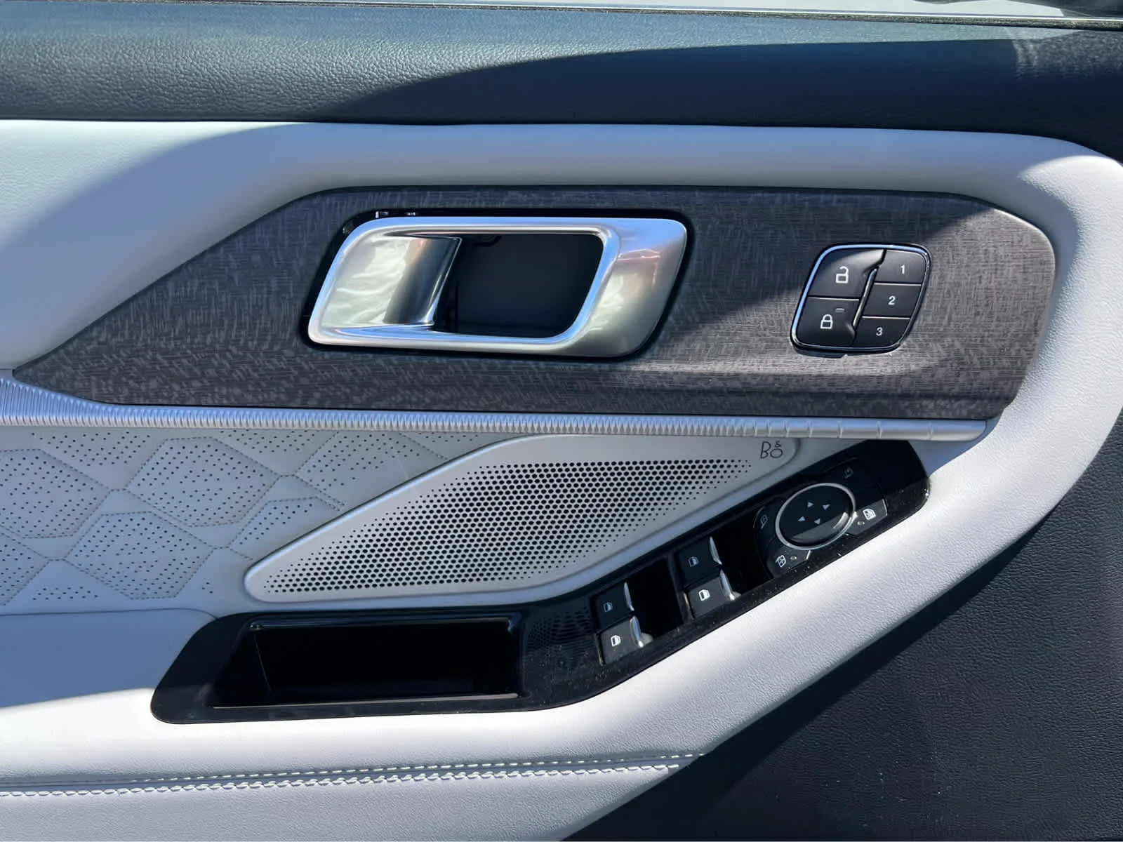 New 2026 Space White Metallic Ford Platinum™ image 32