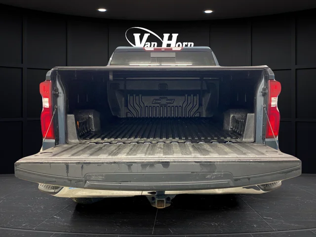 Used 2019 Shadow Gray Metallic Chevrolet LTZ image 27