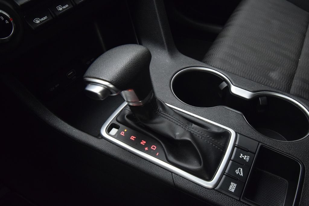 Used 2020 Clear White Kia LX image 18
