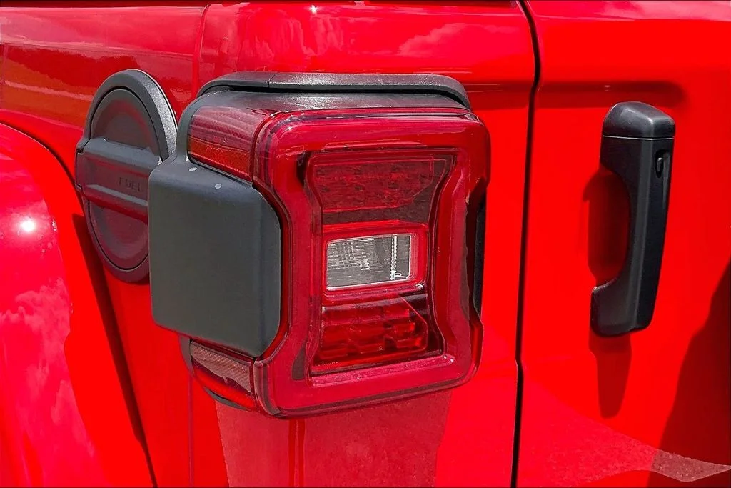 New 2026 Firecracker Red Clear-Coat Exterior Paint Jeep Rubicon X image 13
