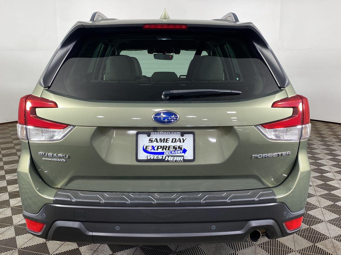 Used 2020 Jasper Green Metallic Subaru Limited image 6