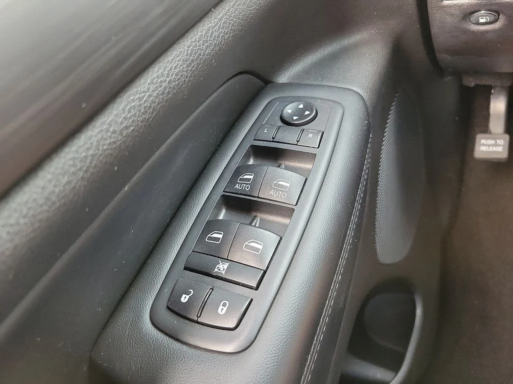 Used 2020 Gray Jeep Laredo E image 13