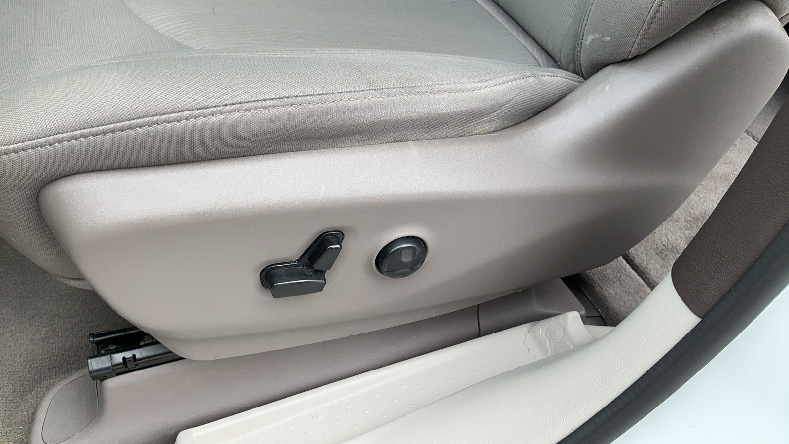 Used 2019 White Chrysler LX image 36
