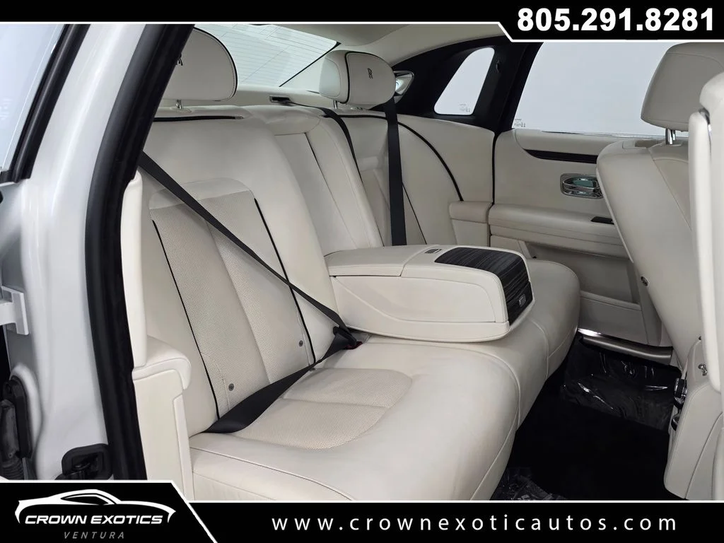 Used 2021  Rolls-Royce Base image 25