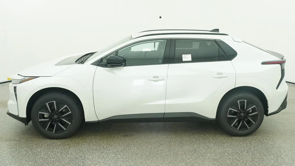New 2026 Wind Chill Pearl Toyota XLE image 30