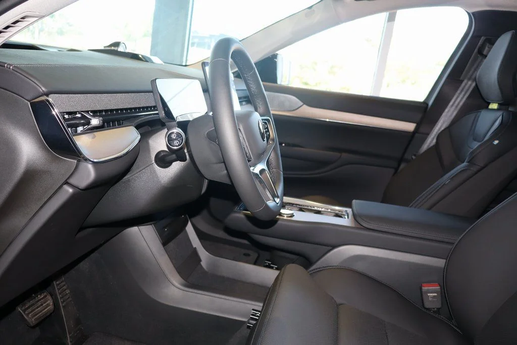 New 2025  Volvo Twin Motor Ultra image 8