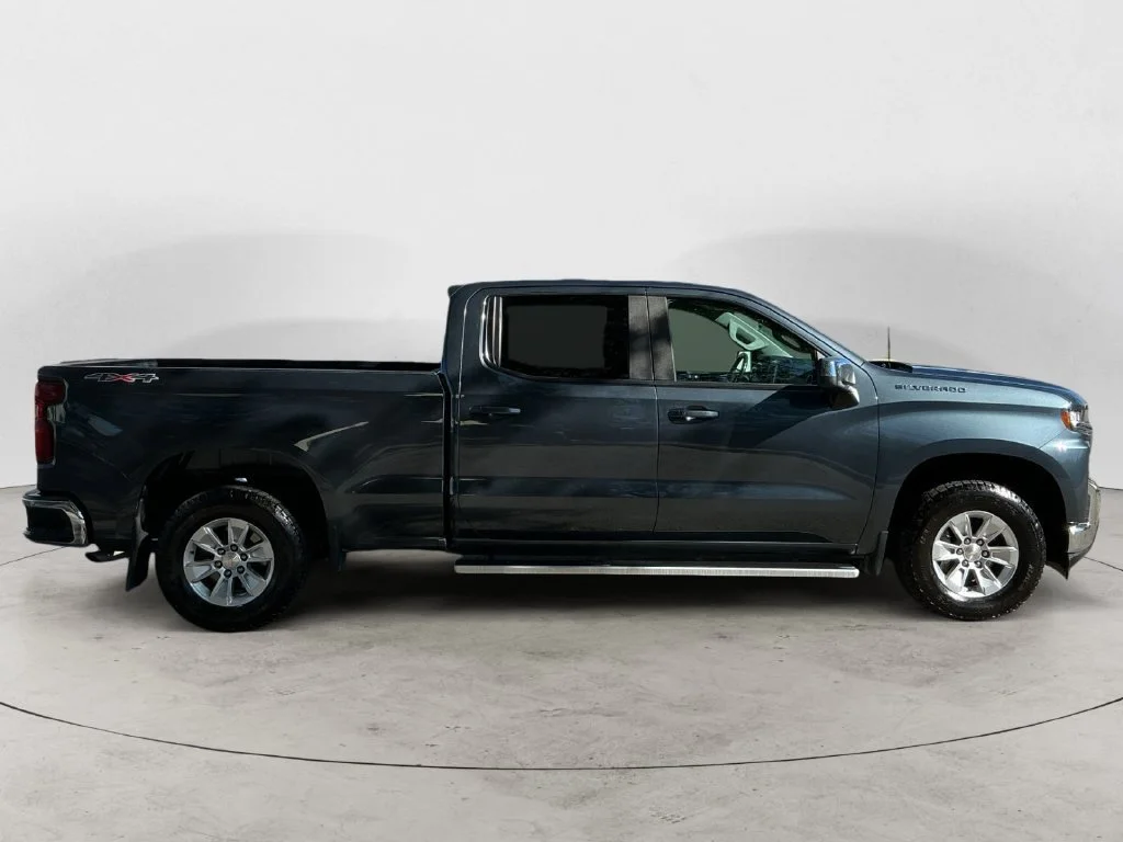 Used 2020 SHADOW GRAY METALLIC Chevrolet LT image 4