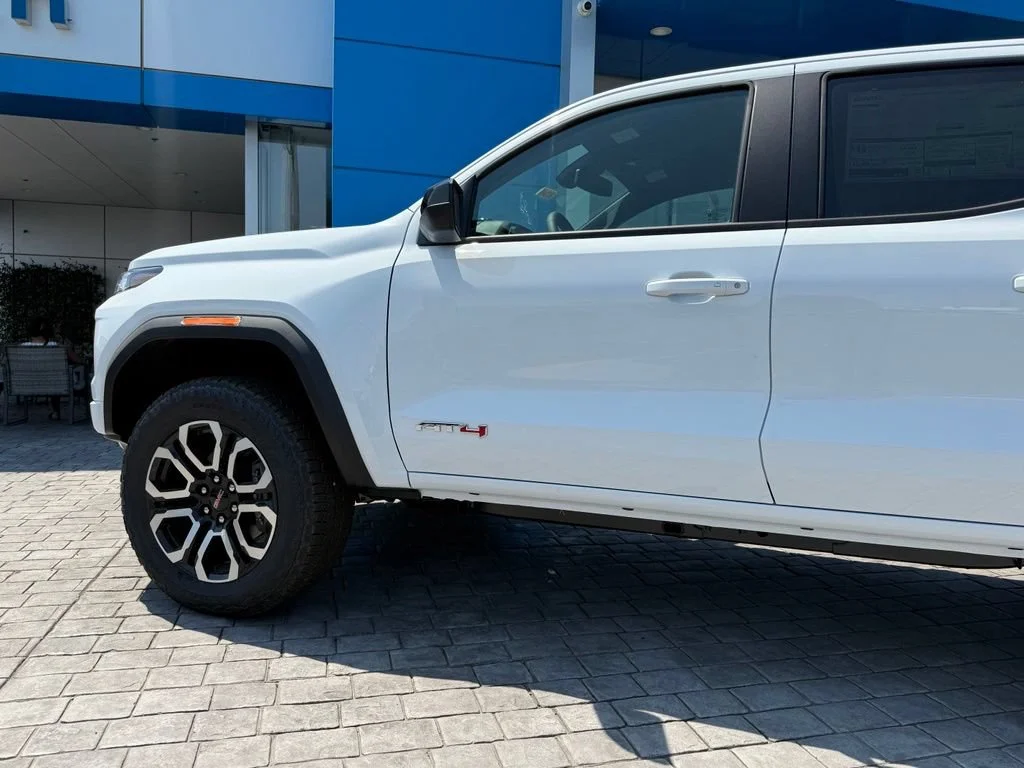 New 2026 Summit White GMC AT4 image 9