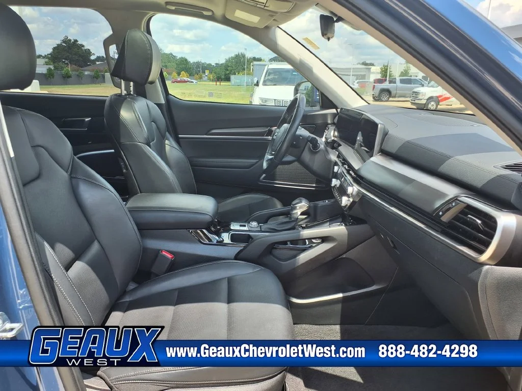 Used 2025 Black Kia S image 22