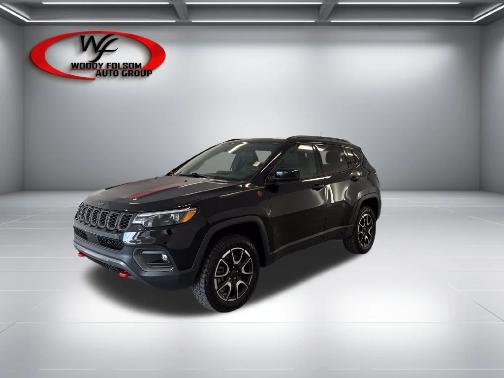 Used 2025 Black Jeep Trailhawk image 3