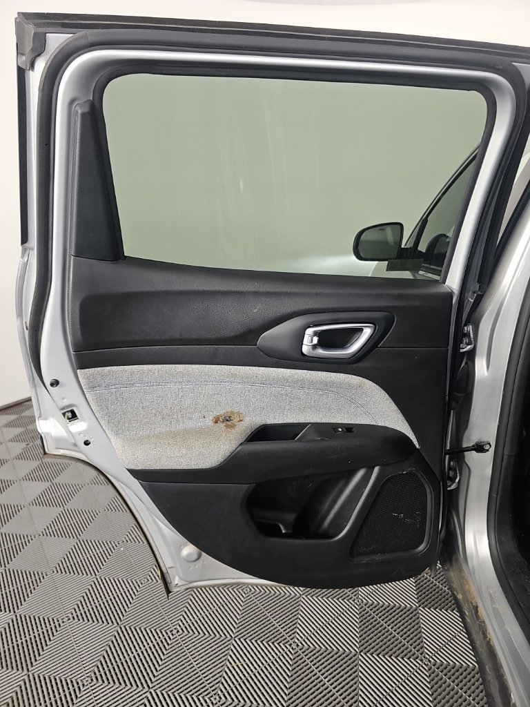 Used 2024 Silver Jeep Latitude image 14