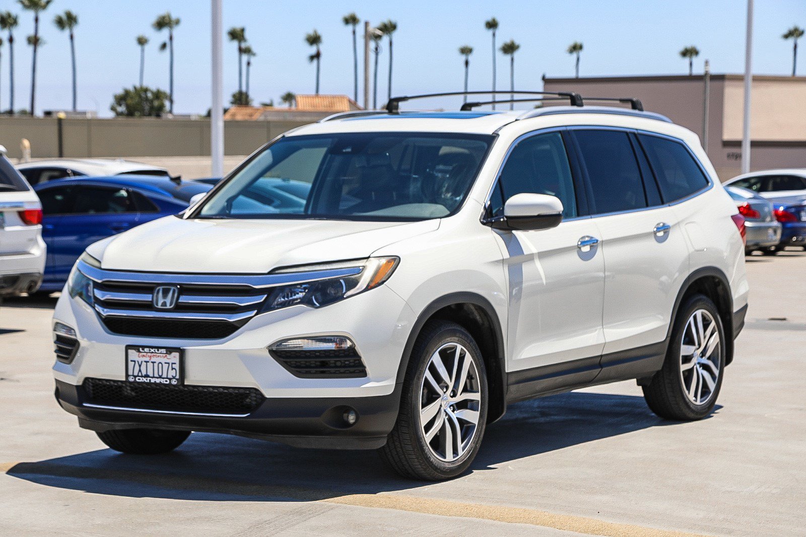 Used 2017 White Diamond Pearl Honda Touring image 3