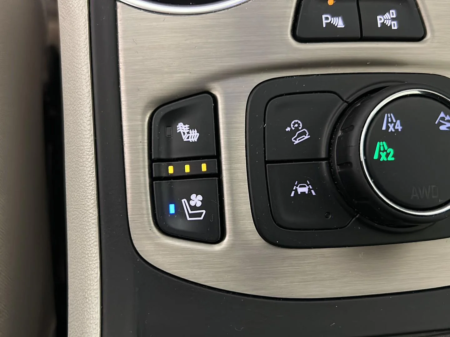 Used 2024 Summit White GMC Denali image 30