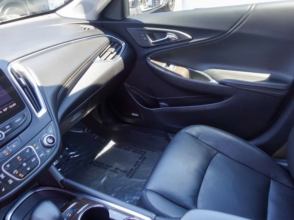 Used 2024 Summit White Chevrolet LT image 22